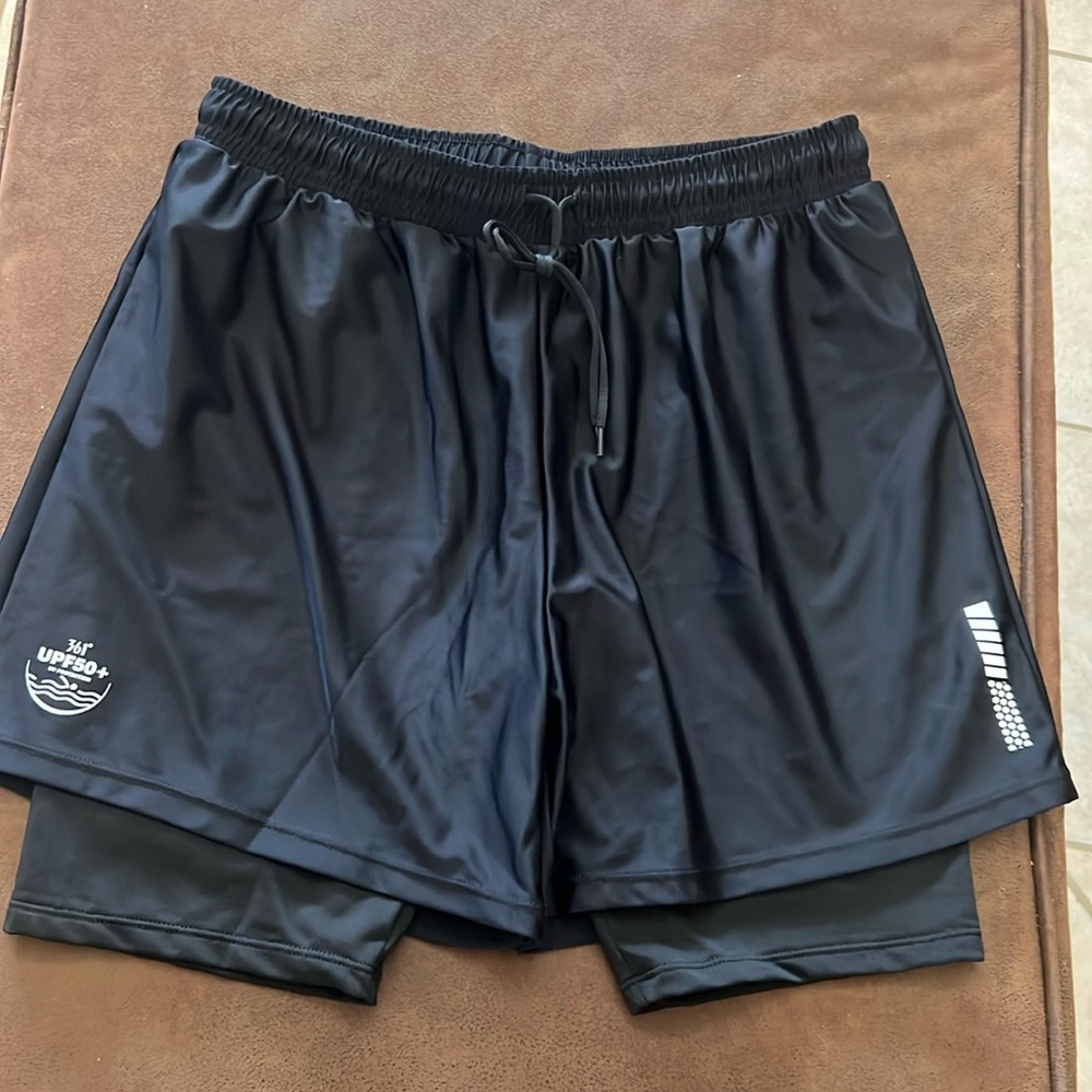 361 Degrees sports Apparel Shorts Size Medium New